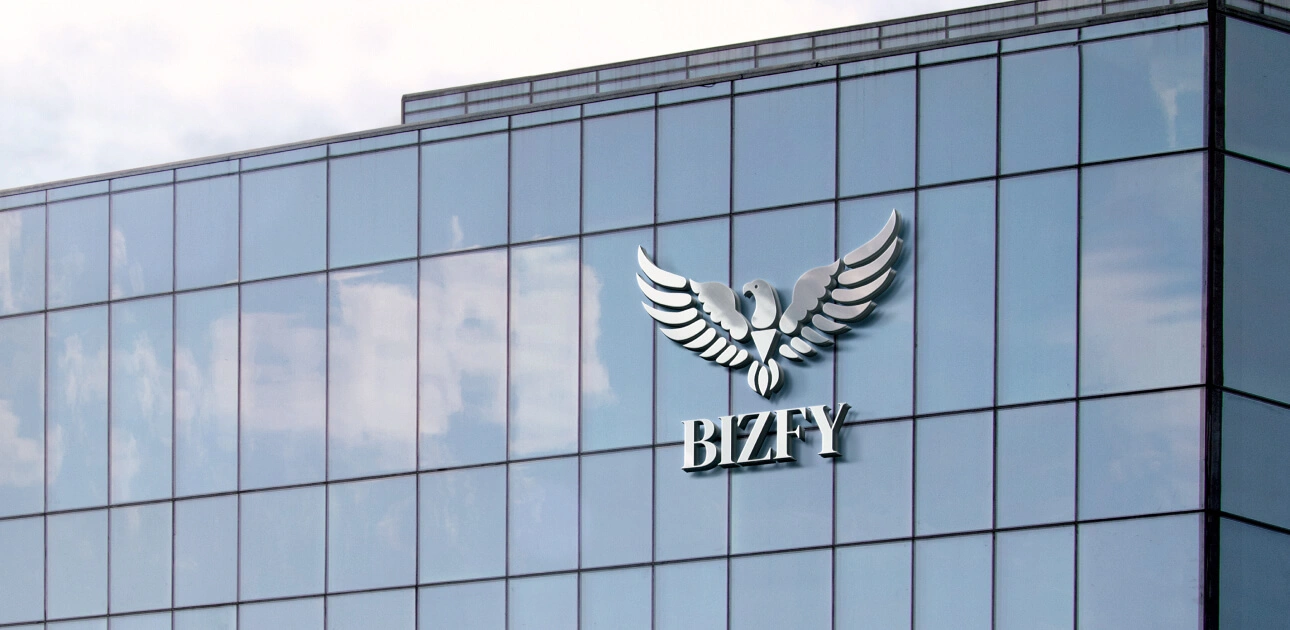 Bizfy logo na budove